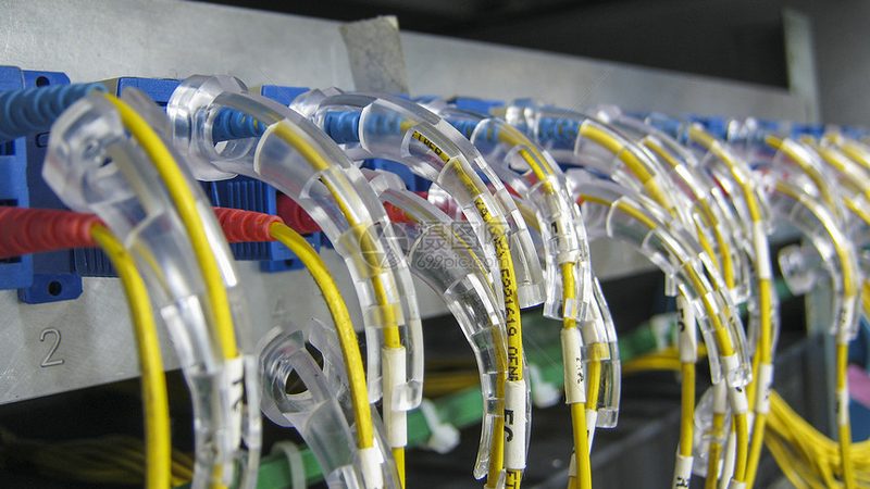 小型光纤交换机：揭秘其价格构成与选型关键**